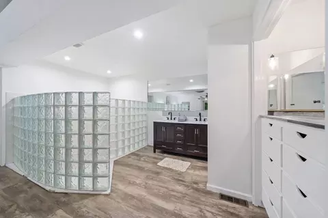 Bath - 3317 Riverside Dr, Anderson, CA 96007 photo 1 of 5