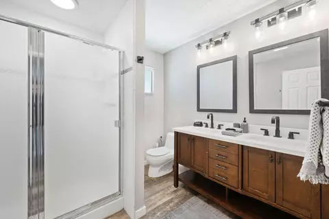 Bath - 3317 Riverside Dr, Anderson, CA 96007 photo 4 of 5