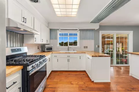 Kitchen - 260 Gurnsey Dr, Red Bluff, CA 96080 photo 4 of 6