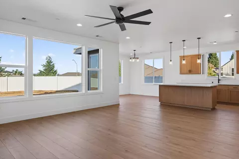 4806 Ferrington Ct, Redding, CA 96003 photo 4