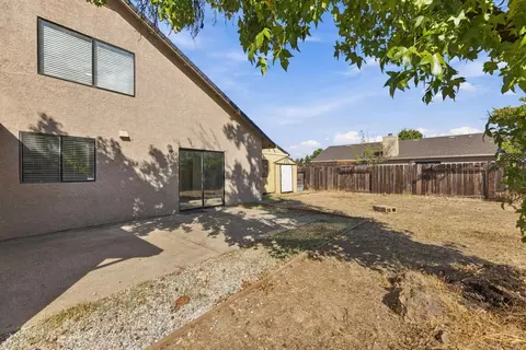 Exterior - 2512 Dewberry Dr, Redding, CA 96003 photo 5 of 9