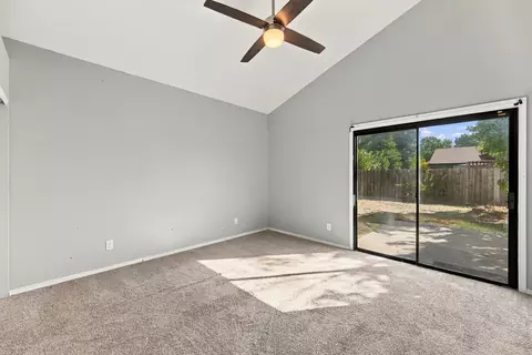 Bedroom - 2512 Dewberry Dr, Redding, CA 96003 photo 4 of 6