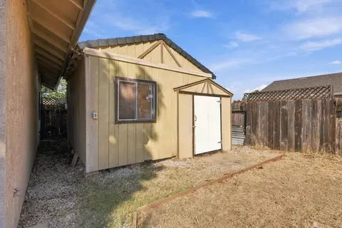 Exterior - 2512 Dewberry Dr, Redding, CA 96003 photo 6 of 9