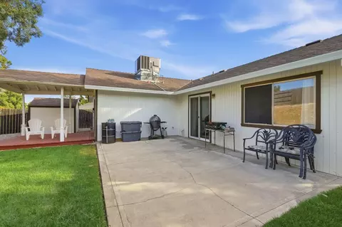 Exterior - 1005 Grouse Dr, Redding, CA 96003 photo 3 of 9