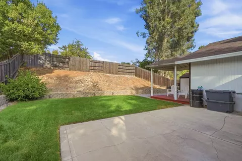Exterior - 1005 Grouse Dr, Redding, CA 96003 photo 4 of 9