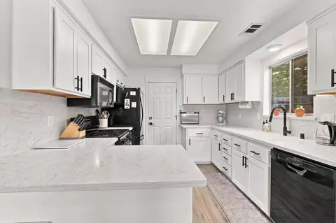 Kitchen - 1005 Grouse Dr, Redding, CA 96003 photo 2 of 3