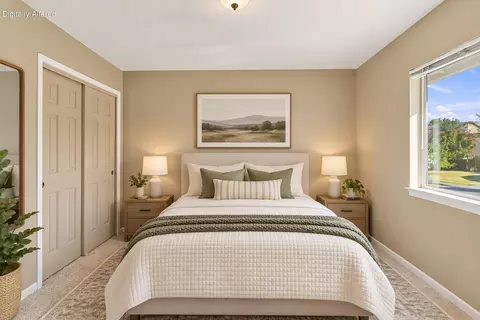 Bedroom - 1005 Grouse Dr, Redding, CA 96003 photo 3 of 5
