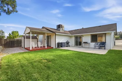 Exterior - 1005 Grouse Dr, Redding, CA 96003 photo 2 of 9