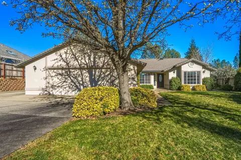 315 River Park Dr, Redding, CA 96003