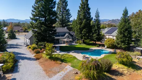 13047 Spring Lake St, Redding, CA 96003
