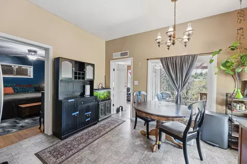 Dining - 2089 Gold St, Redding, CA 96001 photo 1 of 1