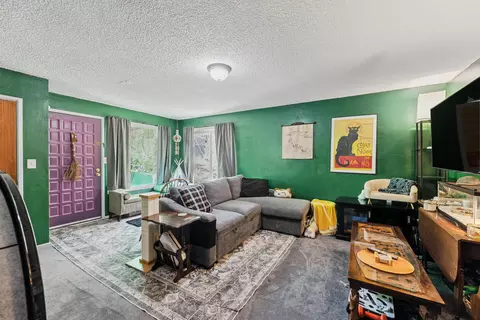 Living - 2089 Gold St, Redding, CA 96001 photo 2 of 4