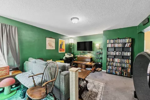 Living - 2089 Gold St, Redding, CA 96001 photo 3 of 4
