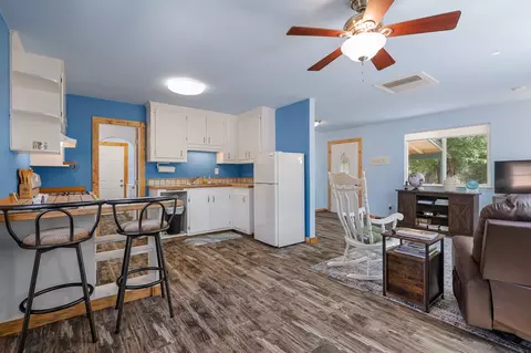 Kitchen - 6949 Rector Creek Rd, Igo, CA 96047 photo 6 of 8