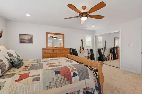 Bedroom - 6949 Rector Creek Rd, Igo, CA 96047 photo 8 of 10