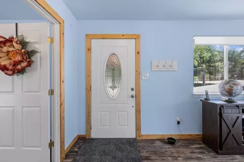 Entry Way - 6949 Rector Creek Rd, Igo, CA 96047 photo 6 of 6