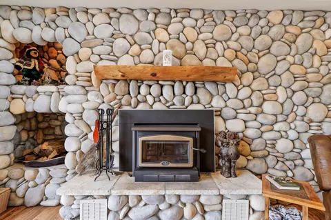 Living - 6949 Rector Creek Rd, Igo, CA 96047 photo 4 of 4