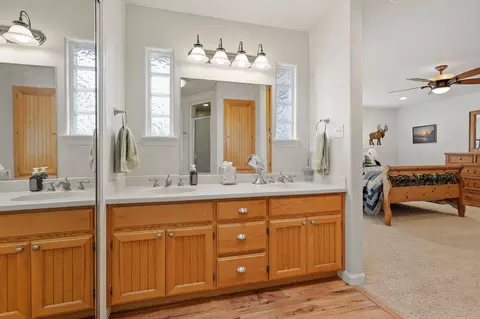 Bath - 6949 Rector Creek Rd, Igo, CA 96047 photo 3 of 8