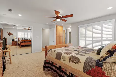 Bedroom - 6949 Rector Creek Rd, Igo, CA 96047 photo 7 of 10