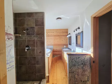 Bath - 6915 Frontier Dr, Montague, CA 96064 photo 2 of 2