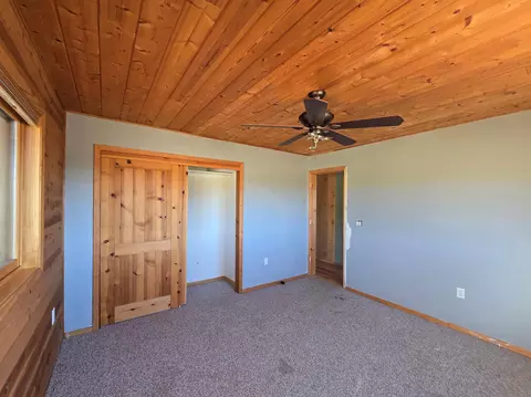 Bedroom - 6915 Frontier Dr, Montague, CA 96064 photo 2 of 3