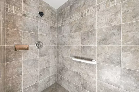 Bath - 2396 Wilsey Dr, Redding, CA 96001 photo 2 of 3