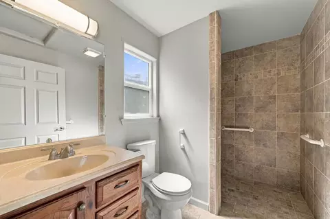 Bath - 2396 Wilsey Dr, Redding, CA 96001 photo 1 of 3