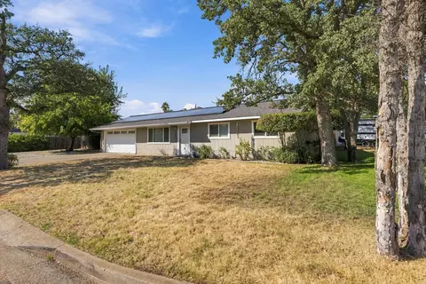 Exterior - 2462 Christian Ave, Redding, CA 96002 photo 16 of 18