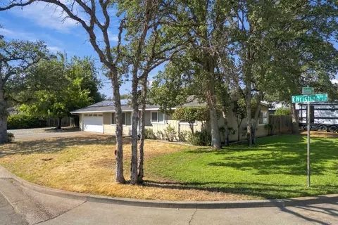 Exterior - 2462 Christian Ave, Redding, CA 96002 photo 15 of 18