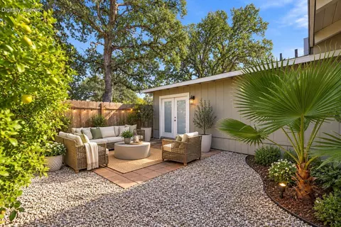 Exterior - 2462 Christian Ave, Redding, CA 96002 photo 13 of 18