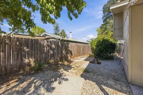 Exterior - 2462 Christian Ave, Redding, CA 96002 photo 11 of 18