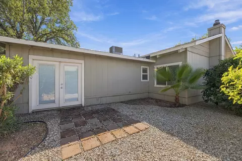 Exterior - 2462 Christian Ave, Redding, CA 96002 photo 14 of 18