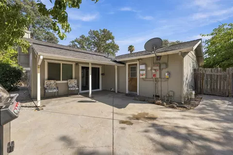 Exterior - 2462 Christian Ave, Redding, CA 96002 photo 7 of 18