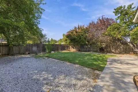 Exterior - 2462 Christian Ave, Redding, CA 96002 photo 4 of 18