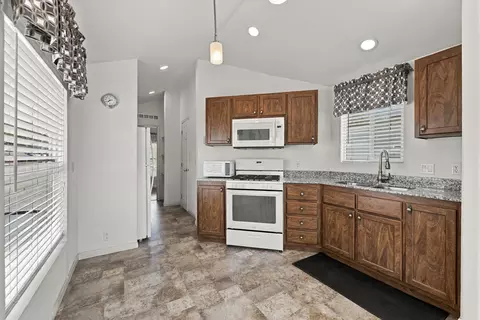 481 Twin View Blvd, Redding, CA 96003 photo 12