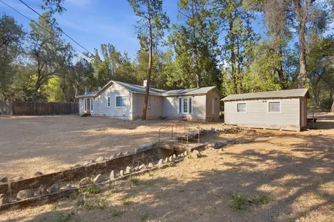 12424 Quartz Hill Rd, Redding, CA 96003