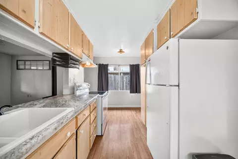 Kitchen - 1625 Oak St, Redding, CA 96001 photo 2 of 2