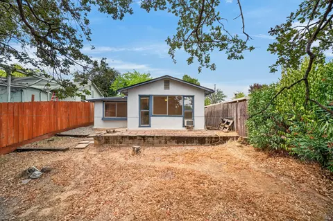 Exterior - 1625 Oak St, Redding, CA 96001 photo 2 of 7