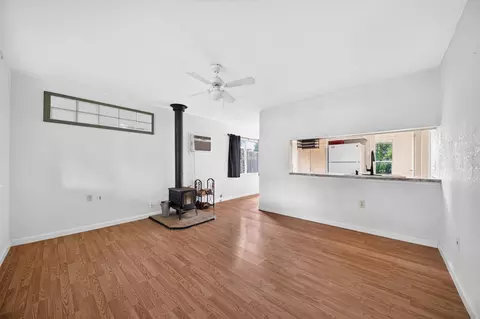 Living - 1625 Oak St, Redding, CA 96001 photo 1 of 4