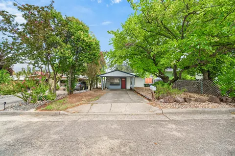 Exterior - 1625 Oak St, Redding, CA 96001 photo 7 of 7