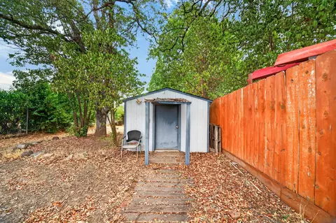 Exterior - 1625 Oak St, Redding, CA 96001 photo 5 of 7