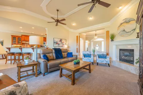 Living - 1547 Saint Andrews Dr, Redding, CA 96003 photo 3 of 4