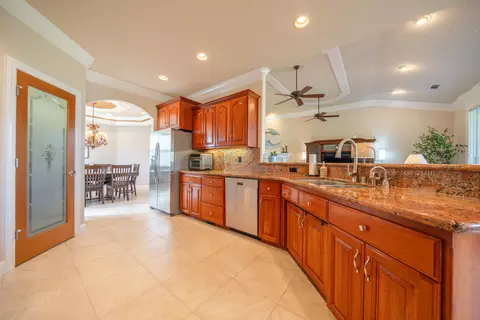 Kitchen - 1547 Saint Andrews Dr, Redding, CA 96003 photo 2 of 4
