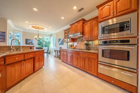 Kitchen - 1547 Saint Andrews Dr, Redding, CA 96003 photo 3 of 4