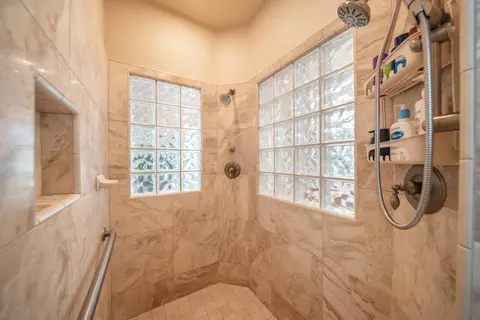 Bath - 1547 Saint Andrews Dr, Redding, CA 96003 photo 5 of 5