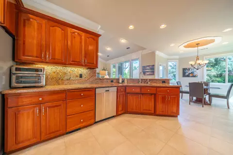 Kitchen - 1547 Saint Andrews Dr, Redding, CA 96003 photo 4 of 4