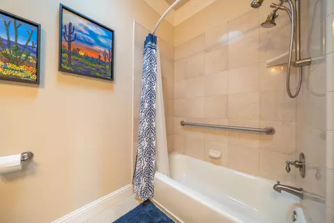 Bath - 1547 Saint Andrews Dr, Redding, CA 96003 photo 3 of 5