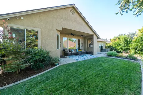 Exterior - 1547 Saint Andrews Dr, Redding, CA 96003 photo 4 of 5