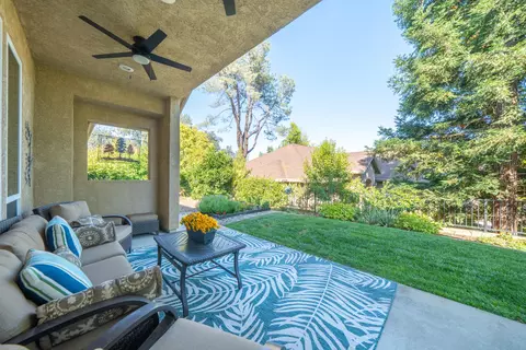 Exterior - 1547 Saint Andrews Dr, Redding, CA 96003 photo 2 of 5