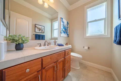 Bath - 1547 Saint Andrews Dr, Redding, CA 96003 photo 1 of 5